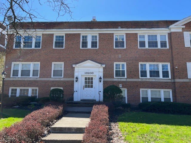 13200 Fairhill Road – photo 1 of 16