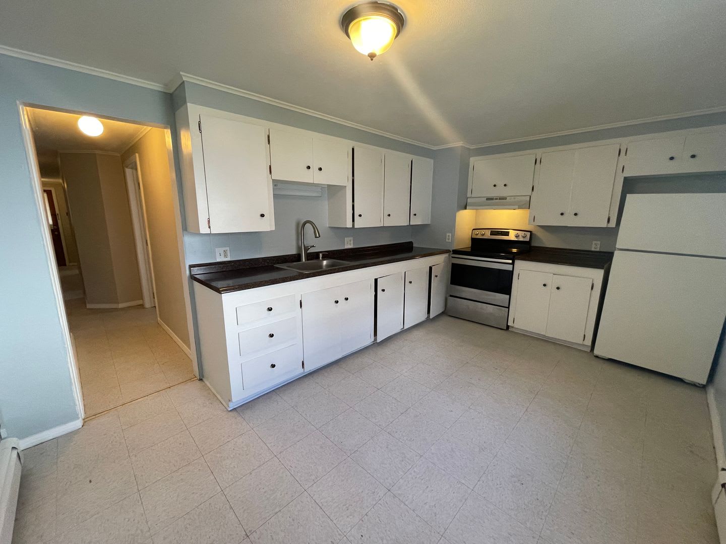 Freshly Updated First Floor 2 Bedroom Apartment 1 375 Month – photo 1 of 9