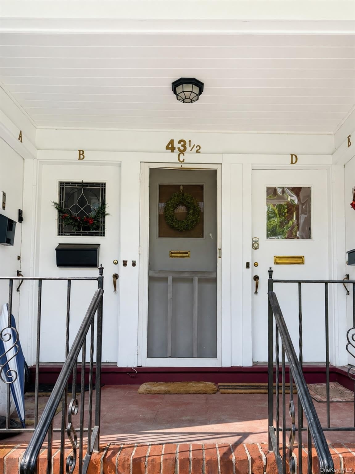 43 1/2 Carpenter Avenue – photo 1 of 10