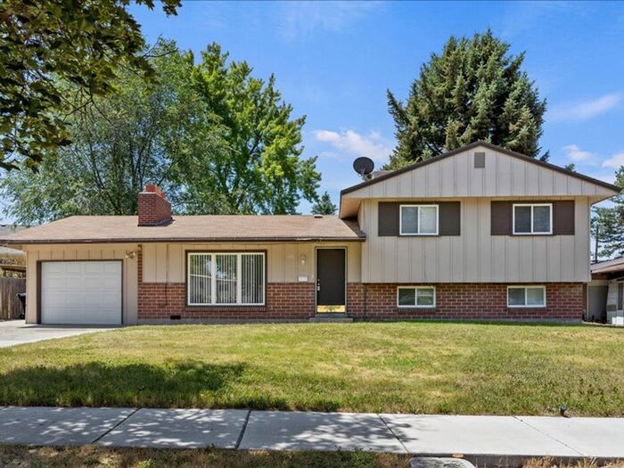1376 Greenfield Avenue – photo 1
