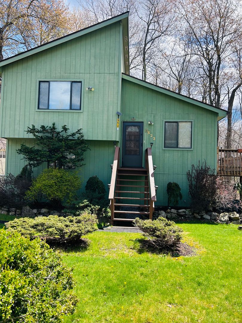 Bright and spacious 3-bedroom, 1-bath home featuring a nice backyard – photo 1 of 9