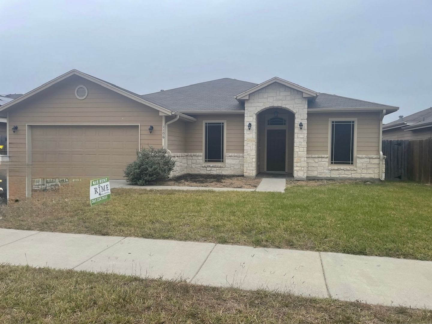 Beautiful Home in the Pinehollow Subdivision-Flour Bluff – photo 1
