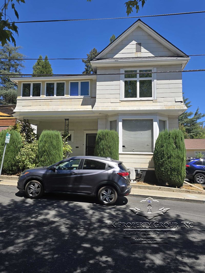209 North Auburn Street – photo 1 of 43