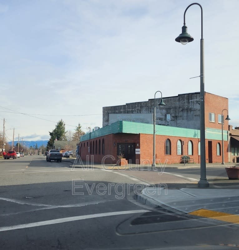 102 N. River Road – photo 1 of 9