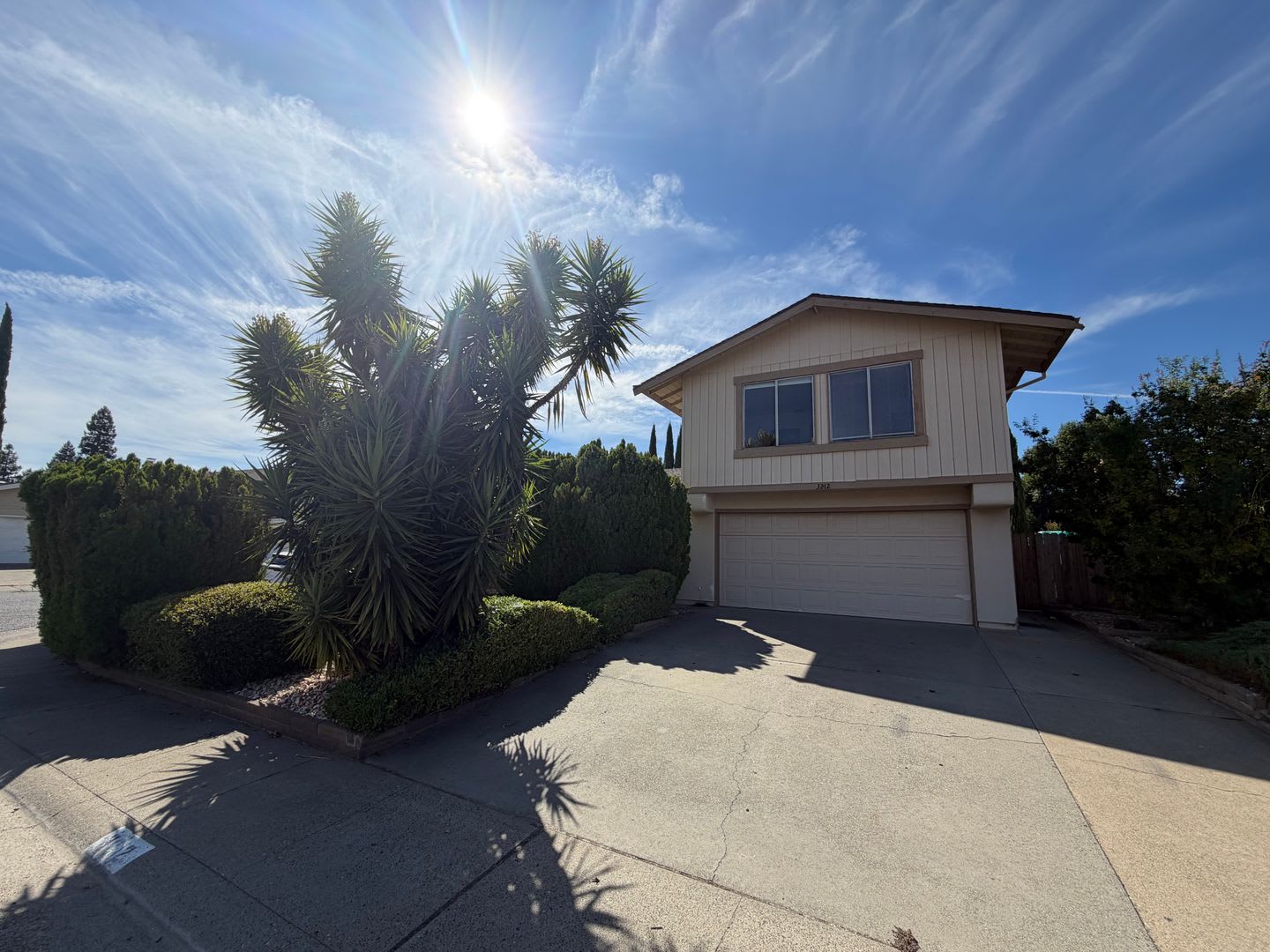 4 Bed / 2.5 Bath – photo 1 of 36