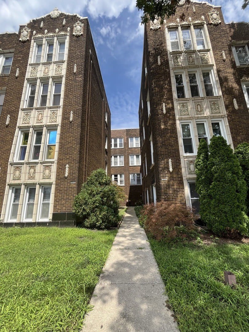 2840 W Addison Street – photo 1