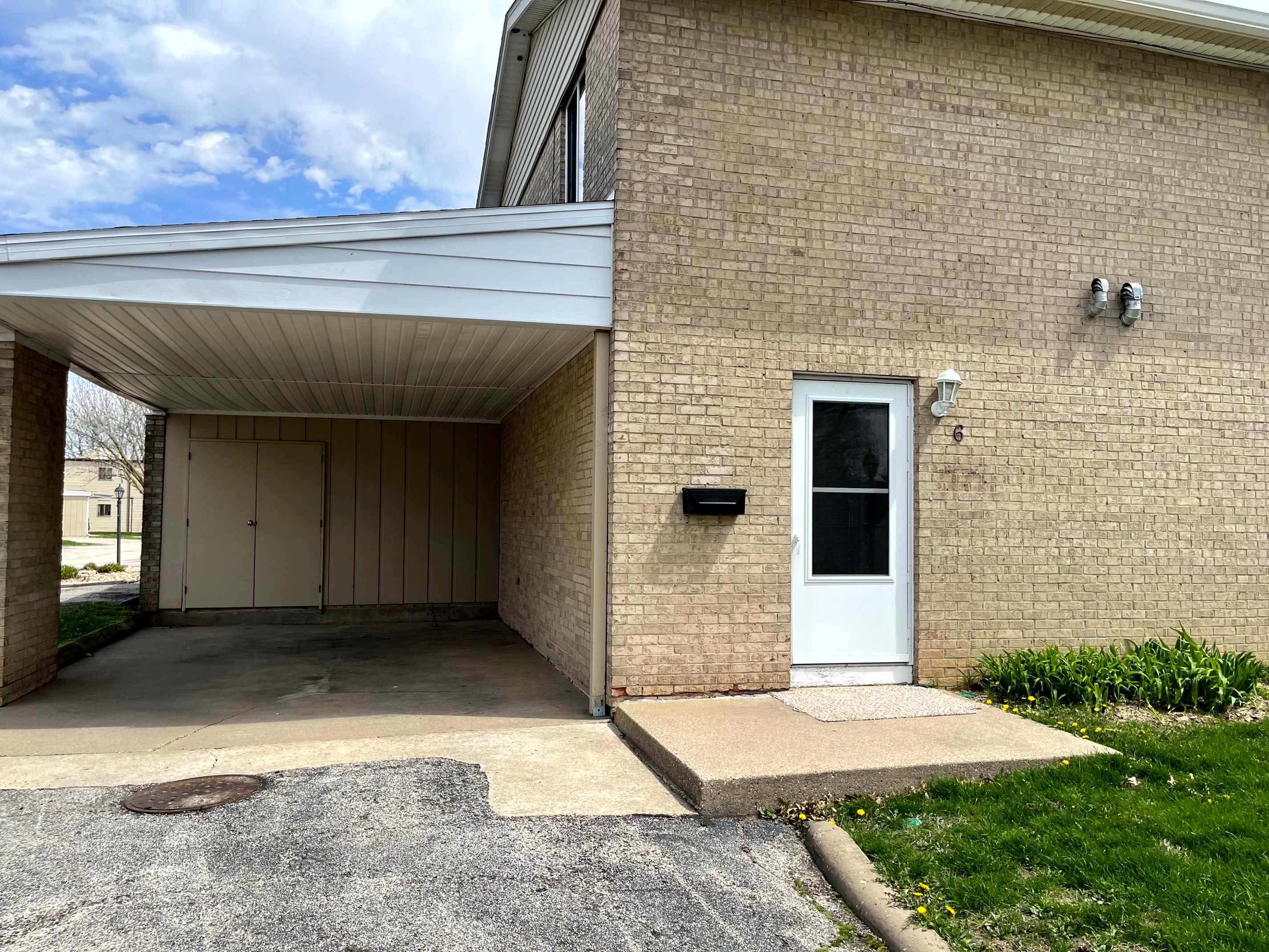 6 Florentine Ct – photo 1 of 21