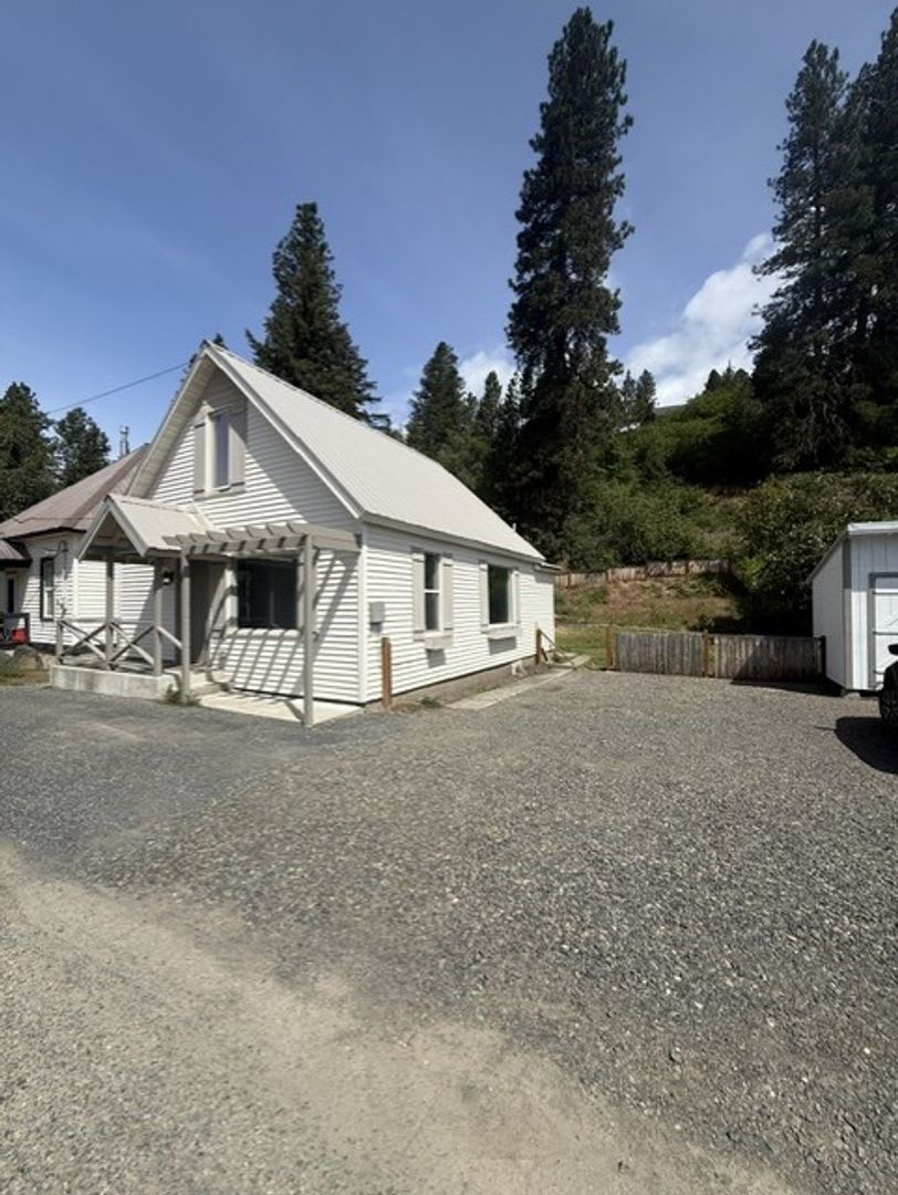 Great Updated Home On Quiet Downtown Street Fenced Yard – photo 1 of 19