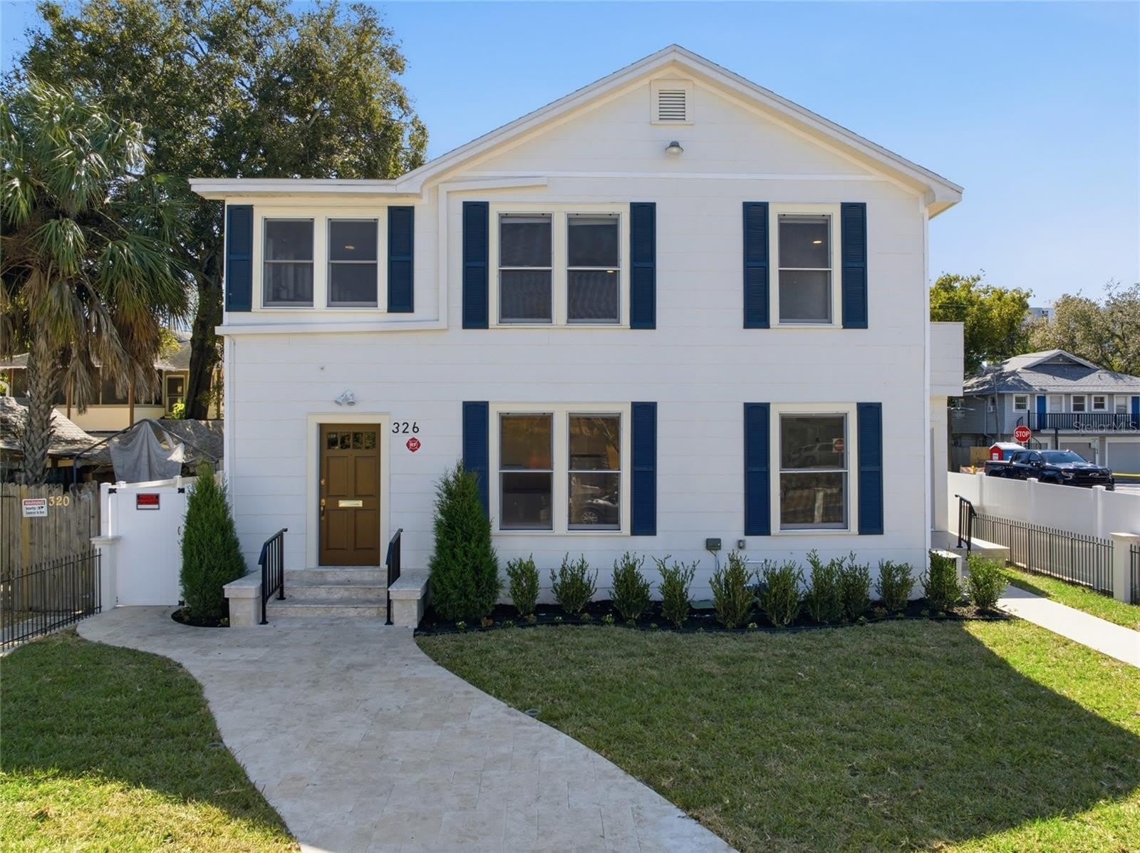 326 6TH Avenue N – photo 1