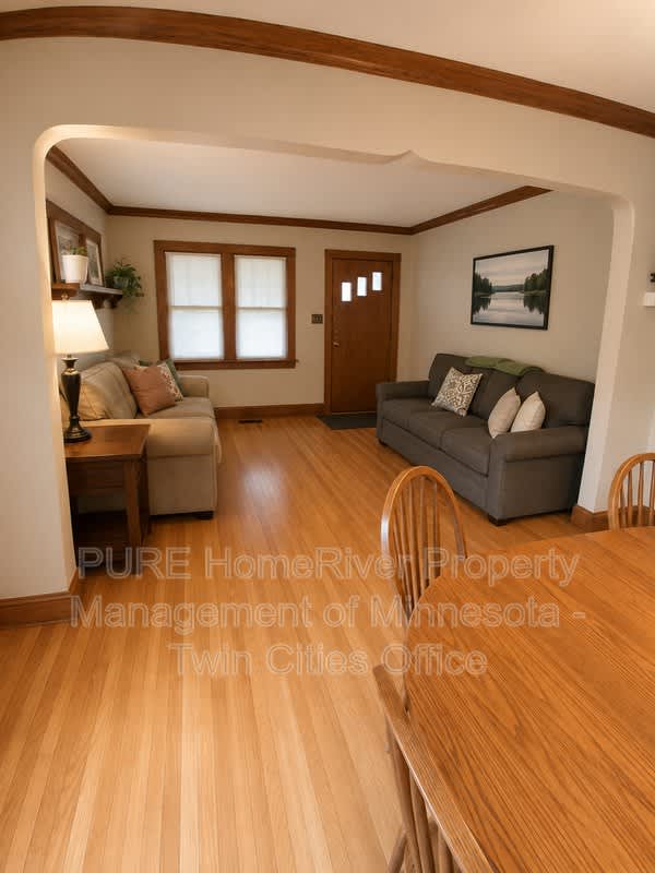 2029 Wellesley Ave – photo 1