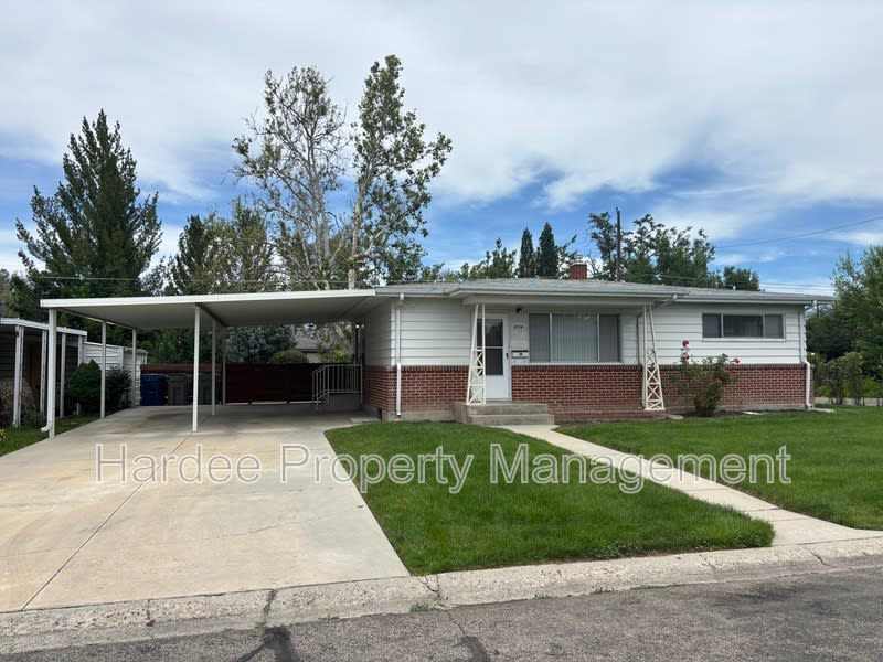 2714 Kathryn St – photo 1