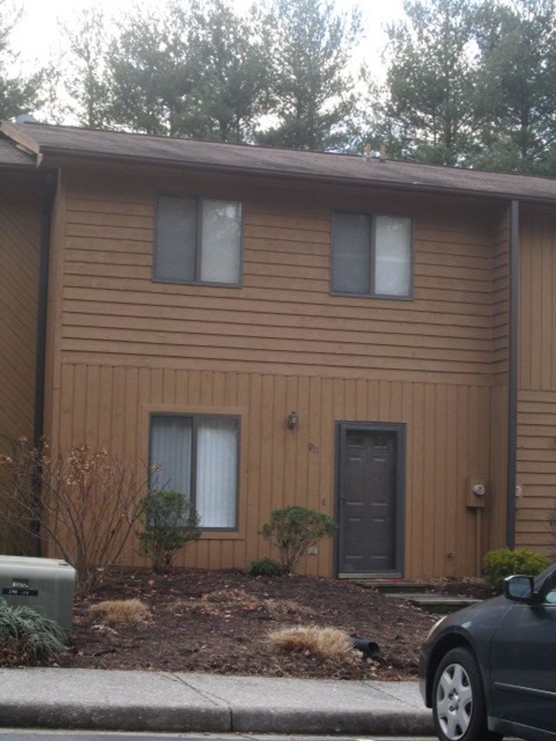 3 Bedroom 2.5 Bath Townhouse – photo 1
