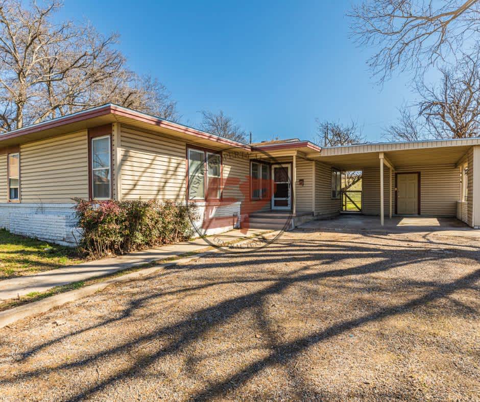 817 Lawrence Drive – photo 1
