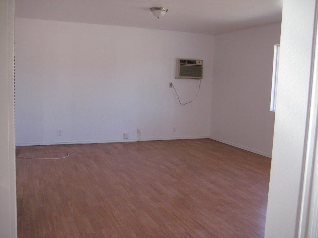 819 4th St – photo 1 of 6