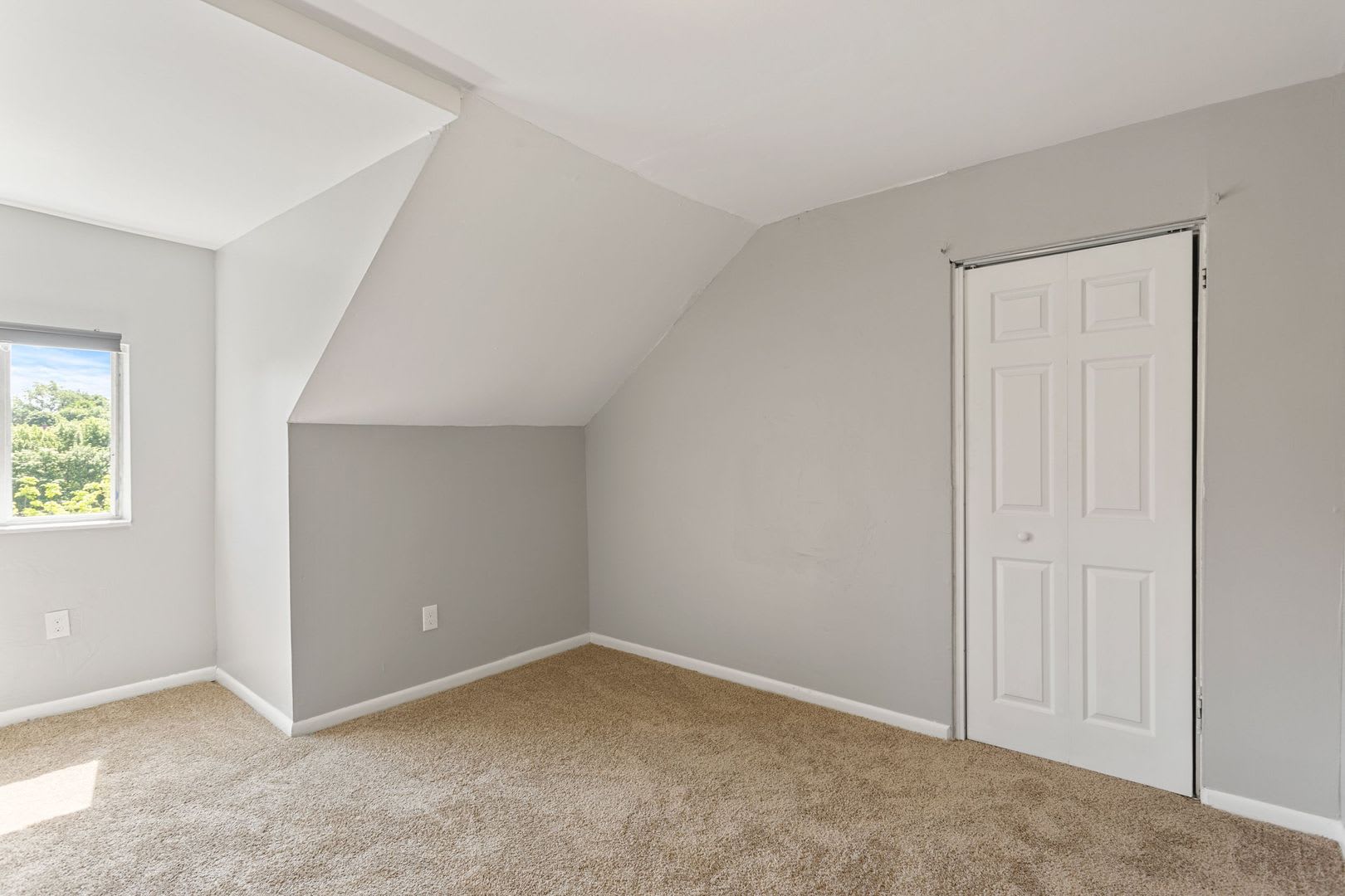 4 bed 1.5 bath – photo 1