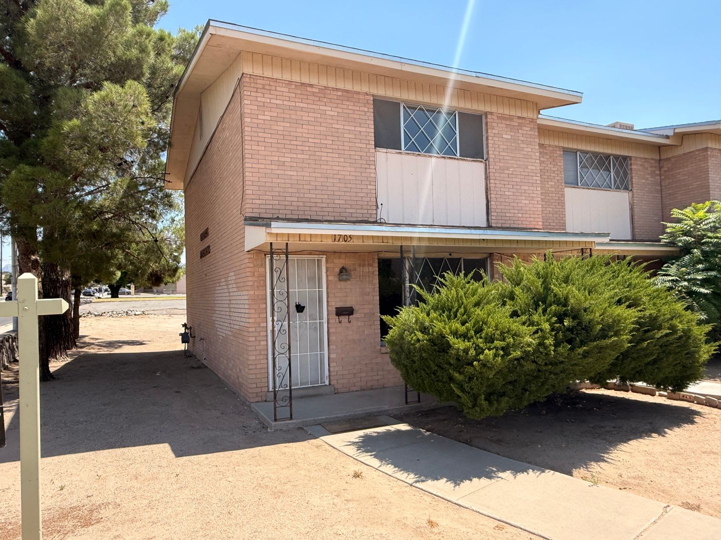 Retro Town House – photo 1