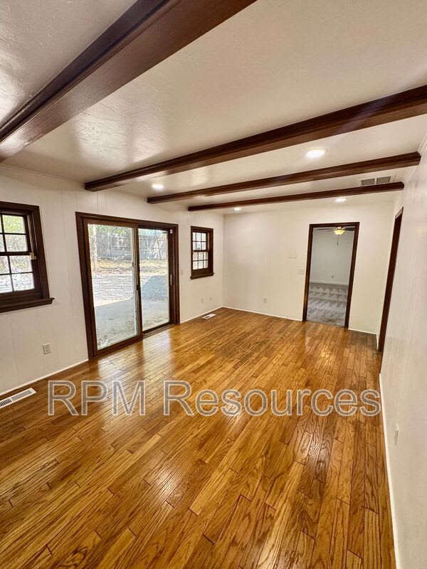 2820 N McMillan Cir – photo 1