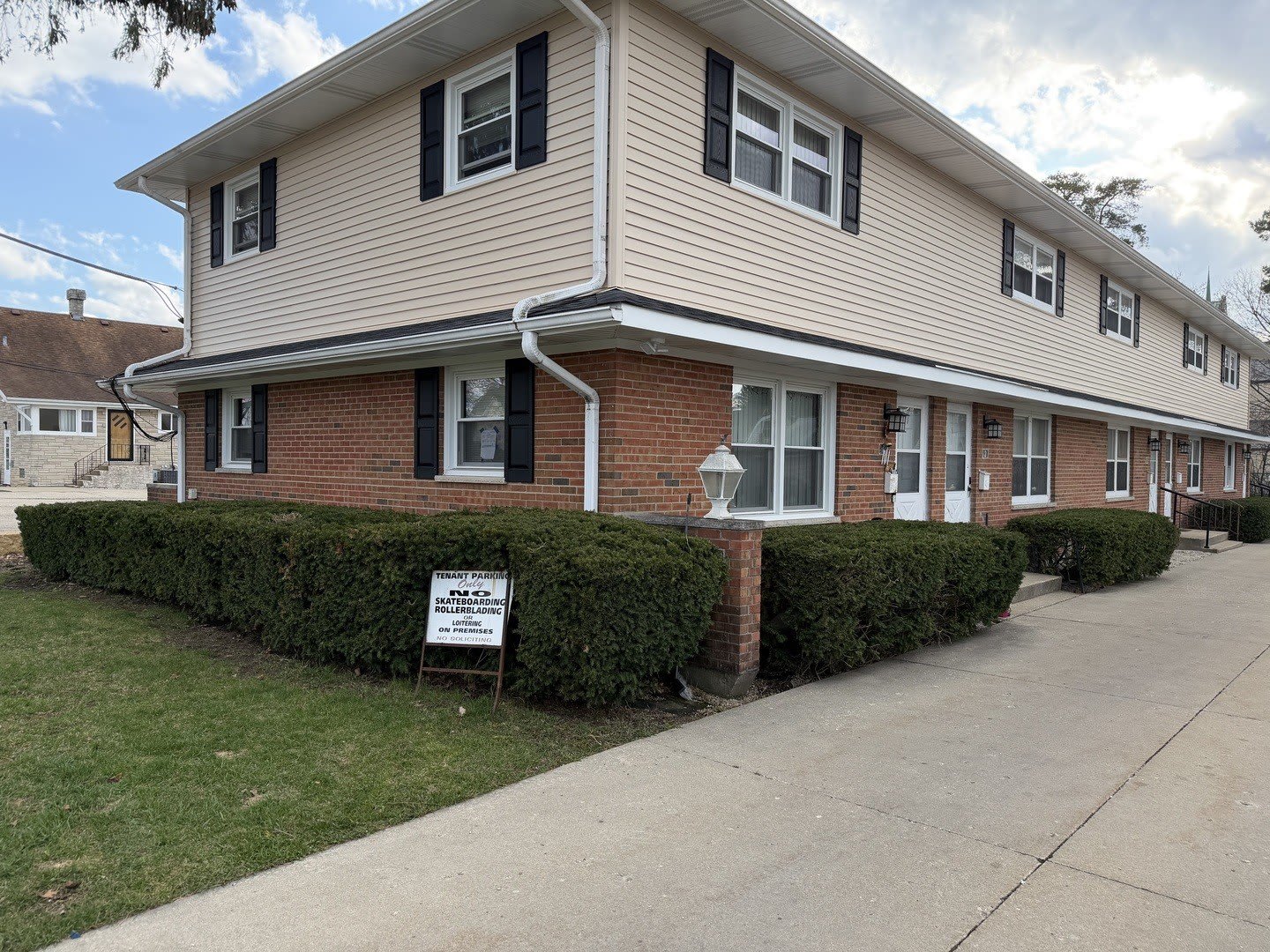 914 Hillside Avenue – photo 1 of 10