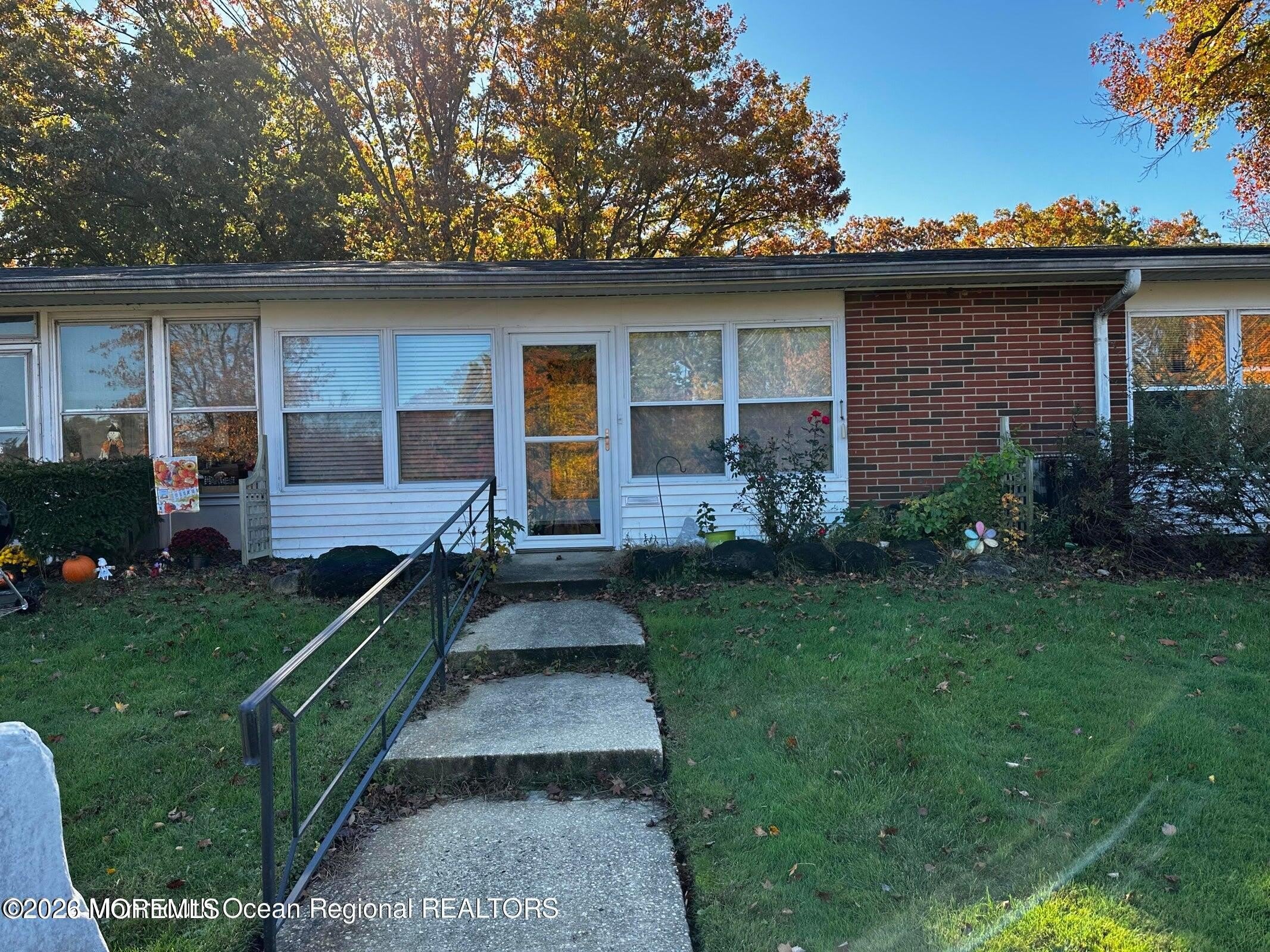 106 E Edinburgh Lane – photo 1 of 33