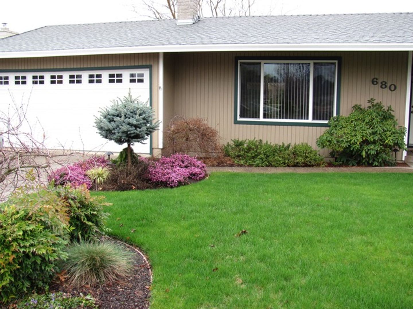 3 bedroom, 2 bathroom house located in Central Point – photo 1 of 21