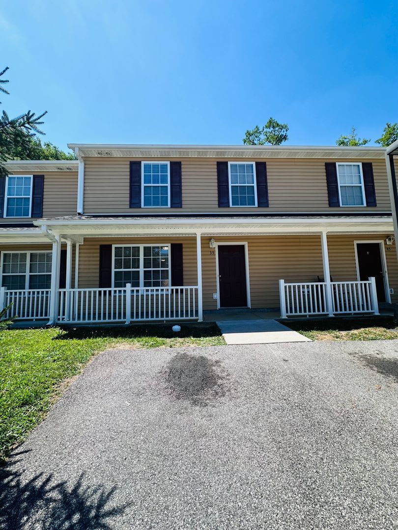 3 Bedroom 2.5 Bath Townhouse – photo 1