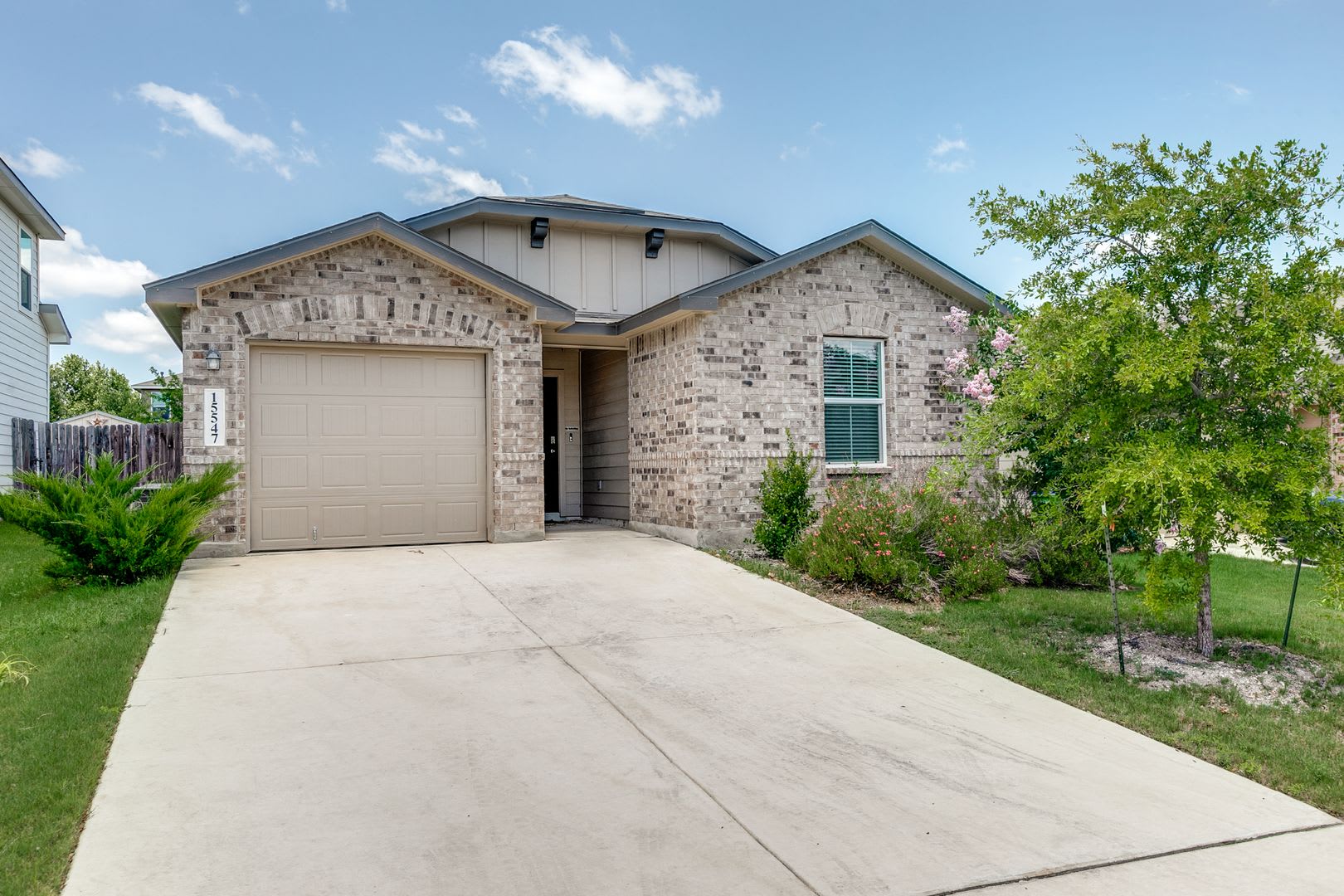 BEAUTIFUL 3-BEDROOM D.R. HORTON HOME IN REDBIRD RANCH – photo 1
