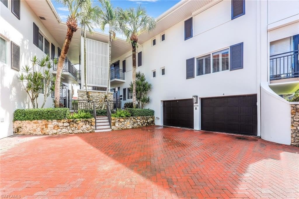 2216 Gulf Shore Blvd N – photo 1