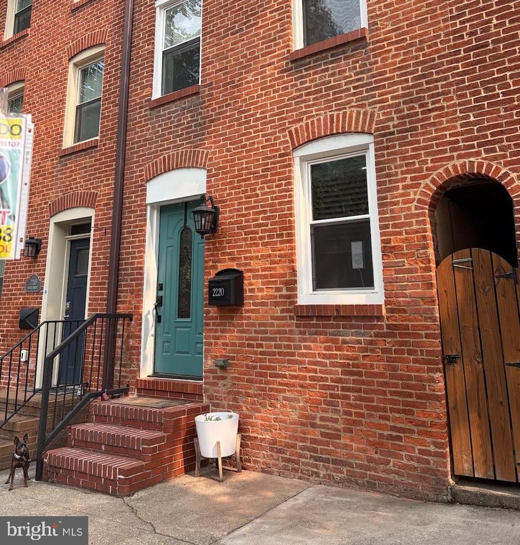 Beautifully Renovated 3 Bedroom 2 Bathroom Home In The Highly Sought After Canton Fells Point Neighborhood – photo 1