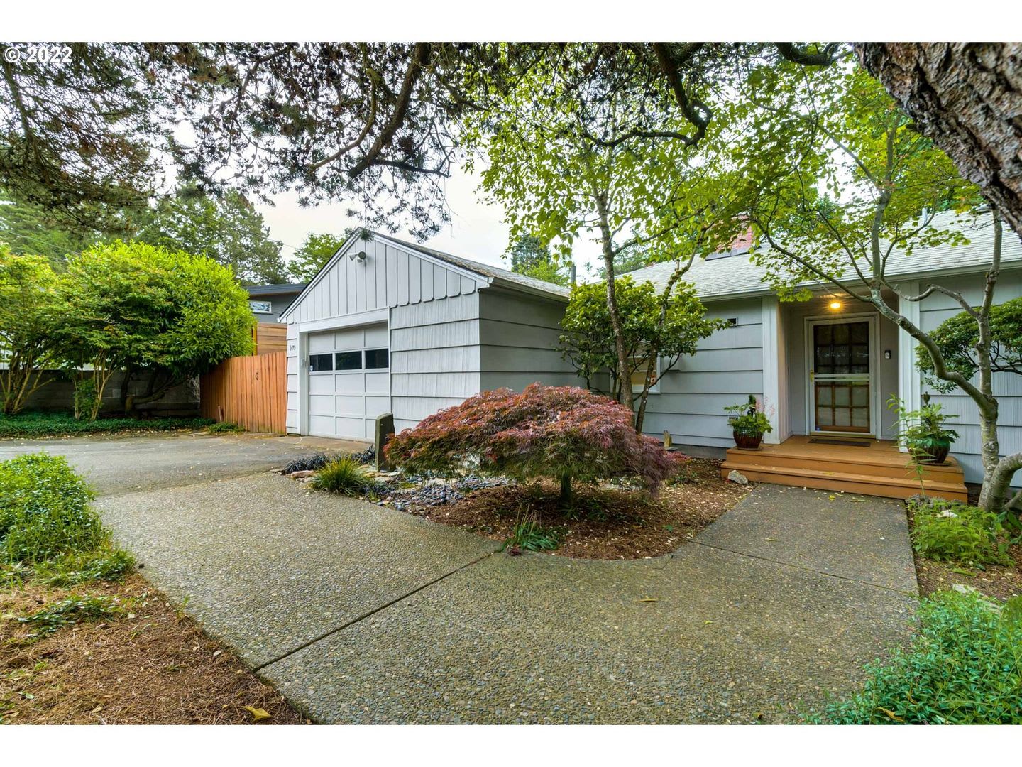 Beautiful Bungalow In Sw Portland With Huge Deck And Massive Yard – photo 1 of 65