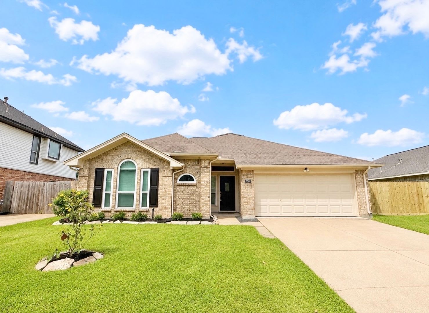 Beautifully Updated 3/2/2 in Plantation Village in Lake Jackson! – photo 1