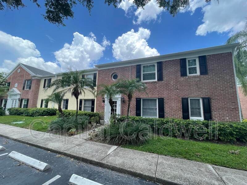 13686 Orange Sunset Dr – photo 1 of 37