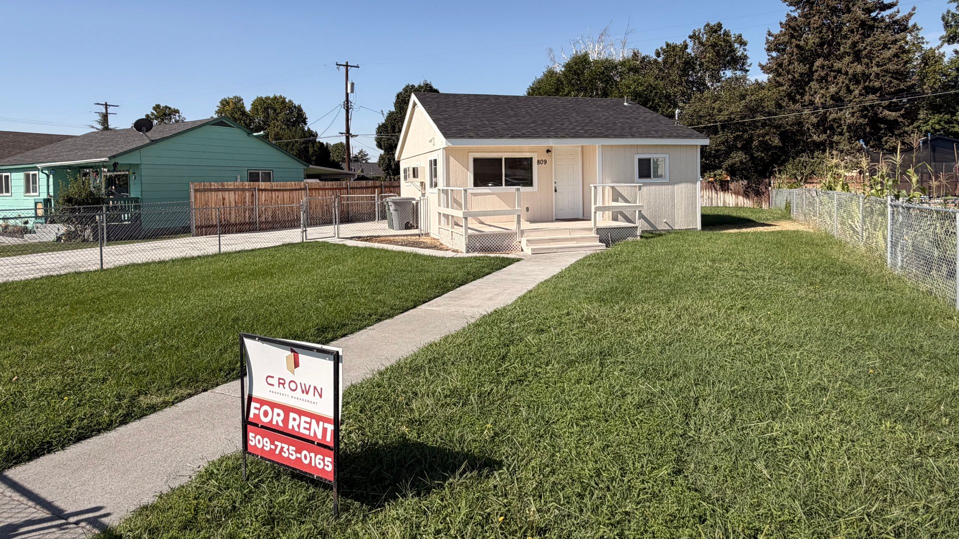 New Kitchen! 2 bed, 1 ba w/Ample Parking! – photo 1
