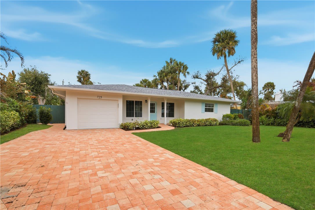 725 Dahlia Lane – photo 1