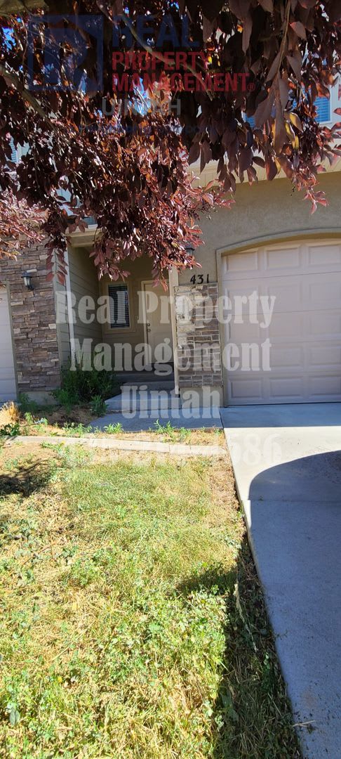 3 Bedroom 2.5 Bathrooms Town Home – photo 1 of 24
