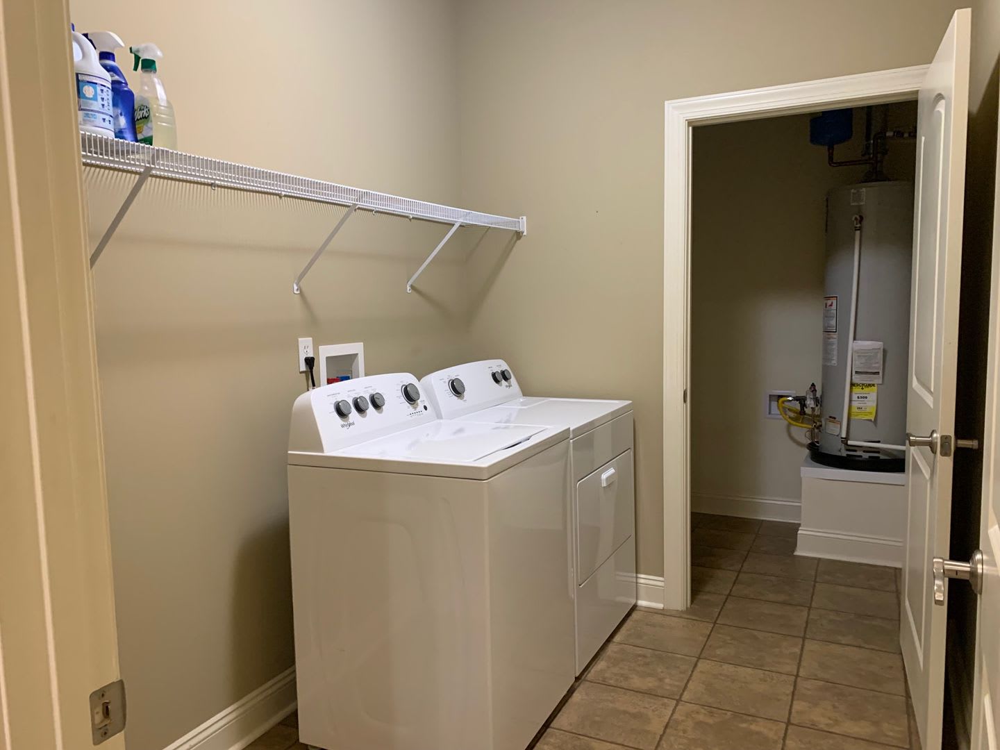 2 Bedroom 2 Bath Condo 2 Car Garage – photo 1