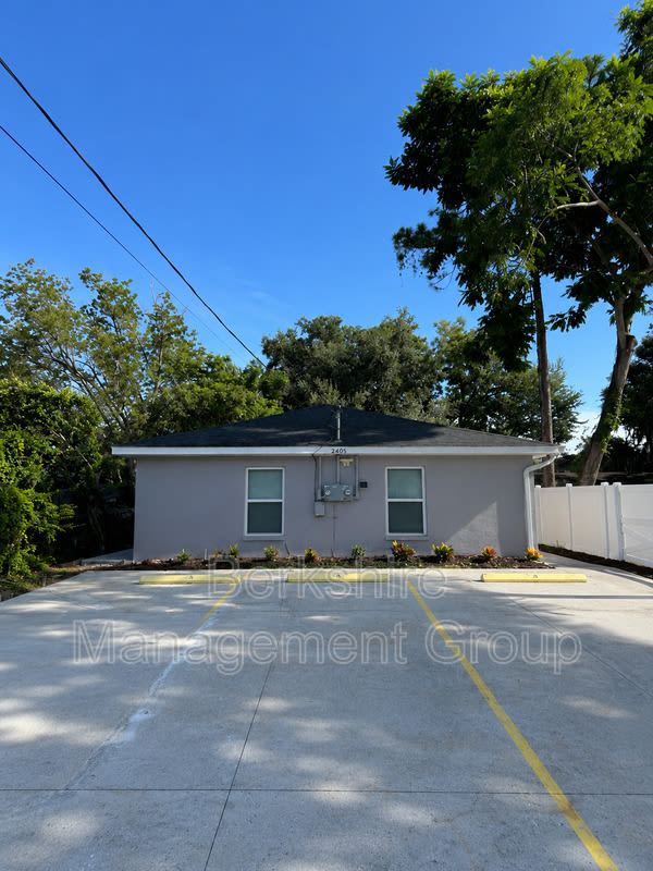 2405 Avenue C Sw – photo 1