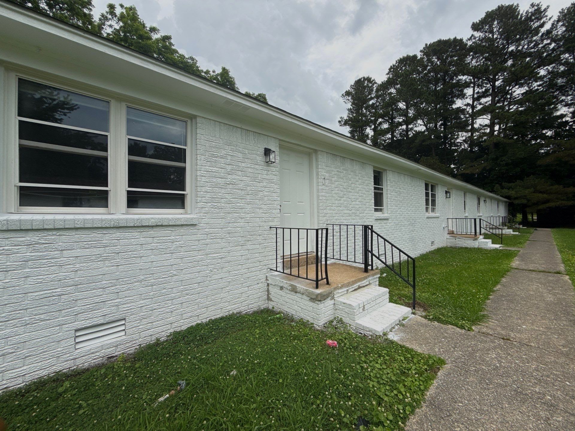 920N Monroe #5, Brownsville – photo 1 of 10