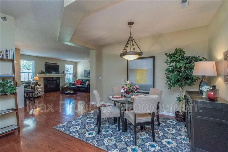 3031 Grand Ave – photo 1