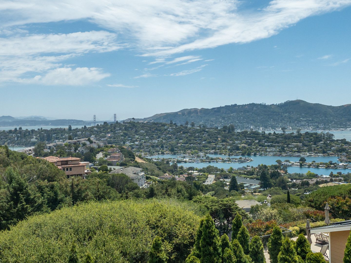 4BR/2.5BA 3,274sqft! STUNNING GG VIEWS!!! Yard! Spa! 4 Car Parking! Pet! PROGRESSIVE – photo 1 of 43