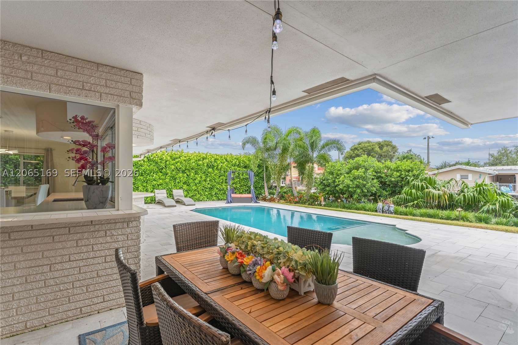 1424 NE 53rd Ct – photo 1