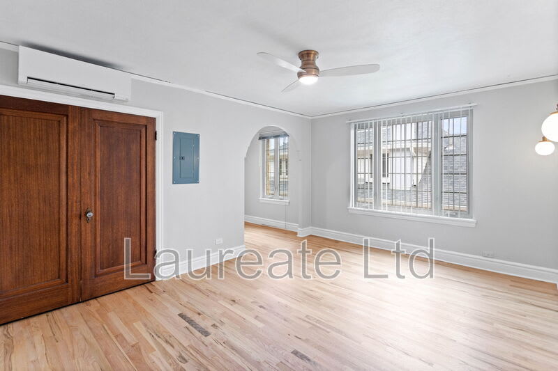 1050 N Pearl St – photo 1
