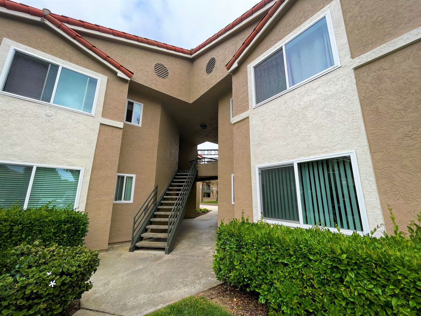 Must See Bright And Welcoming One Bedroom One Bathroom Unit In La Jolla – photo 1