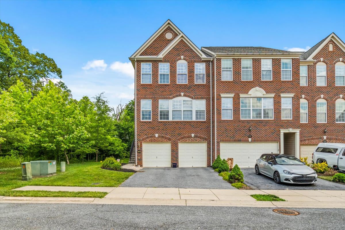 5053 Wesley Square 1 – photo 1 of 51