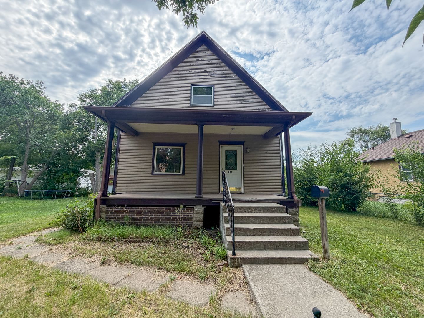 609 N Edmunds 4 Bedroom 1 5 Bathroom House With A Large Garage Off Street Parking And Central Ac – photo 1 of 39