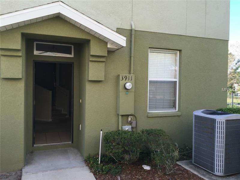 MOVE IN SPECIAL-3/2.5 Spacious Townhouse w/ 2 Car Garage in St. Cloud – photo 1
