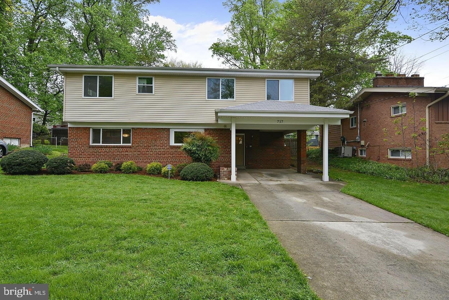717 HILLSBORO DR – photo 1 of 20