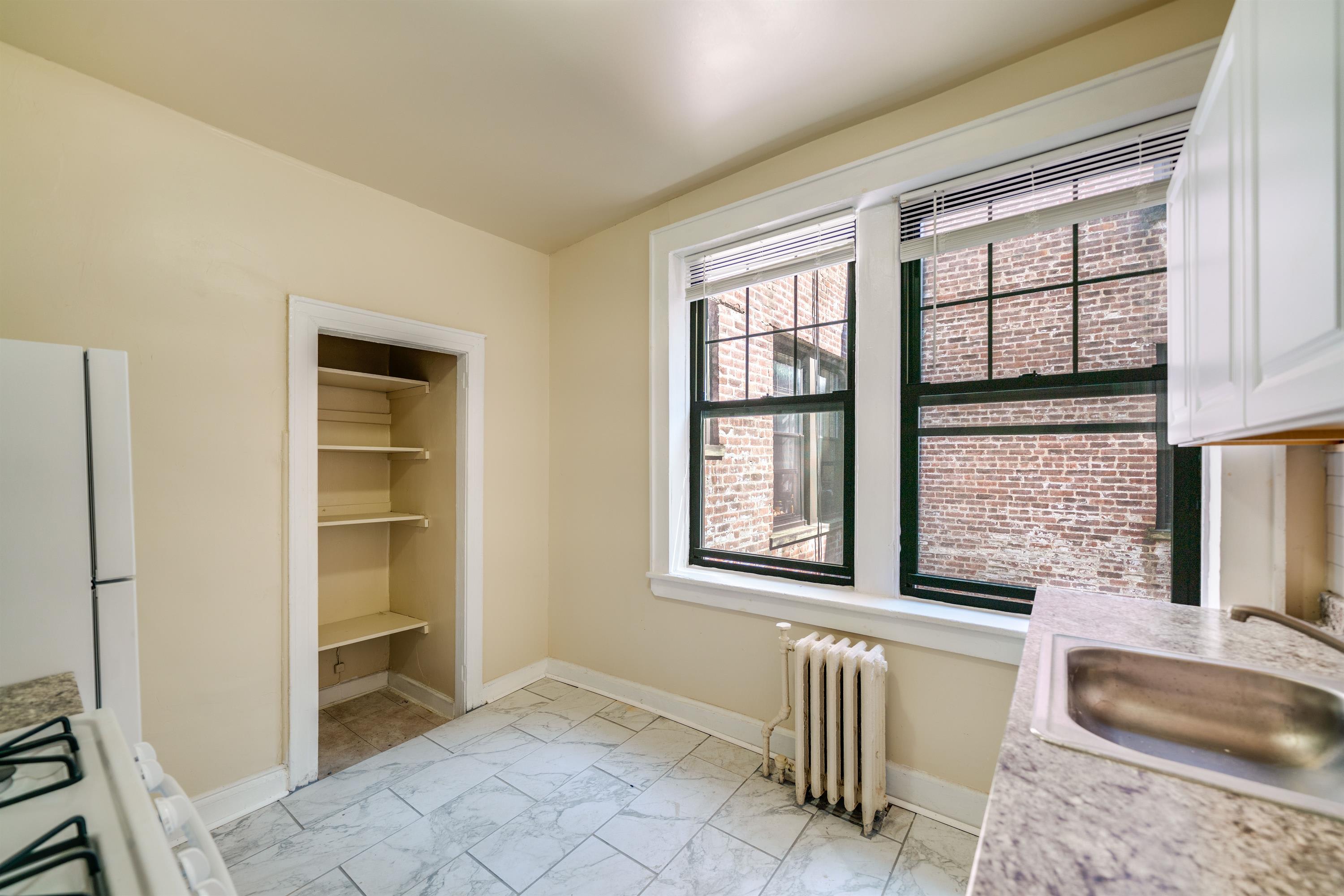 51 E Brinkerhoff AveApartment 9 – photo 1 of 10