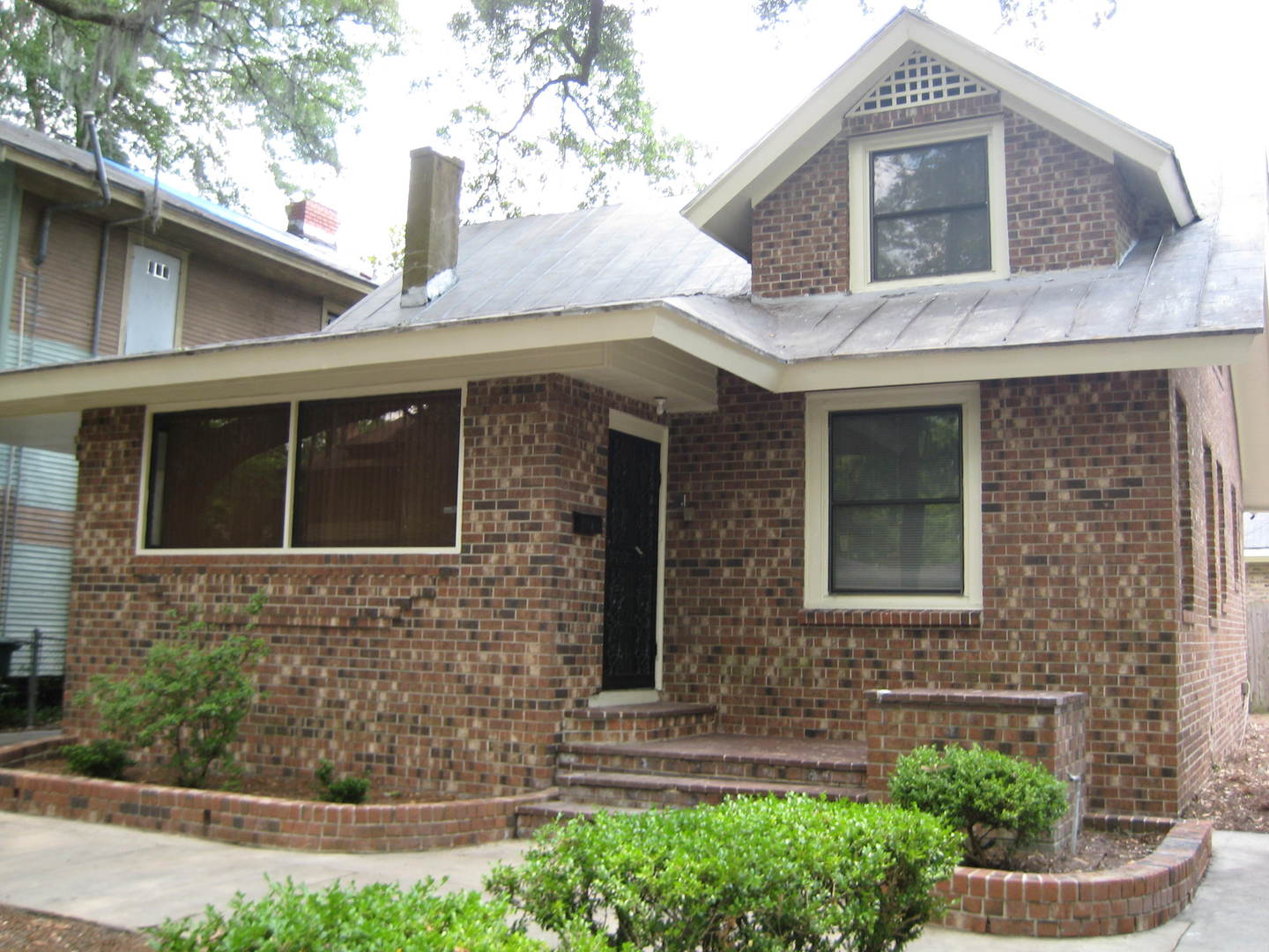 Don't Miss Out! $0 Deposit + First Month FREE! 3 Bed/ 1.5 Bath All Brick Home Historic District! – photo 1