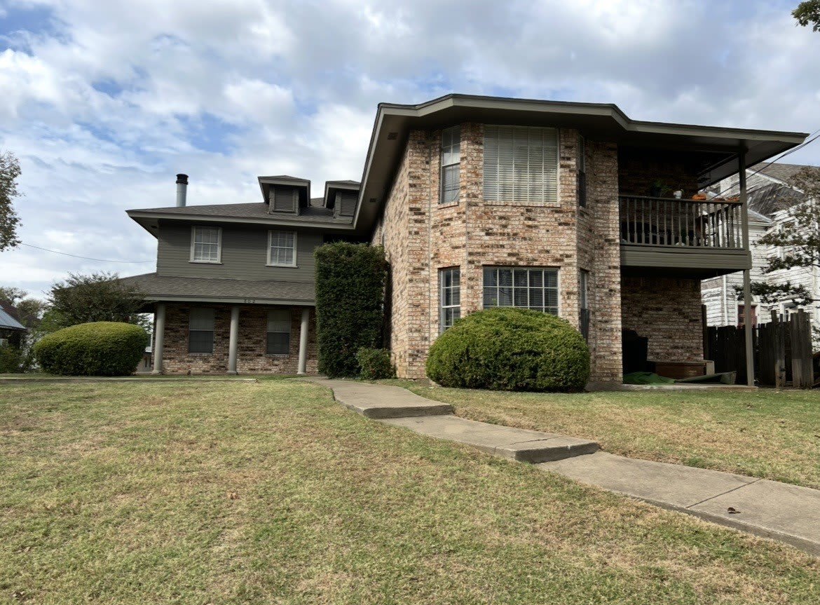 802 N Crockett Street – photo 1