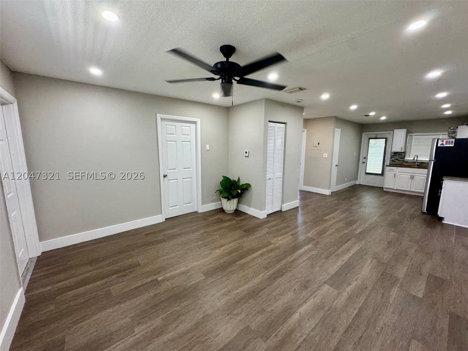 5410 NW 16th St – photo 1